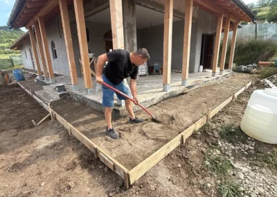 Capela Brateiu – trotuare și alei (1)