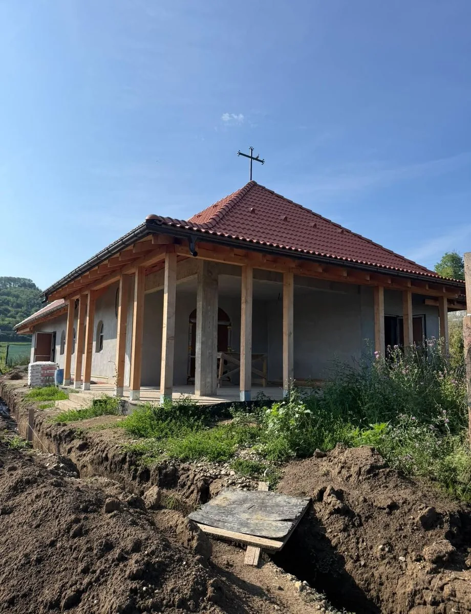 Capela Brateiu, lucrări de finisaje și amenajări exterioare TIN BUILDING Capela Brateiu, lucrări de finisaje și amenajări exterioare TIN BUILDING